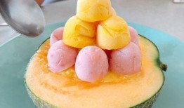 蜜瓜冰球应该怎么吃,夏日消暑新宠，轻松享受清凉美味