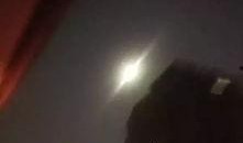 大月亮晚上吃瓜,瓜香四溢的夜晚盛宴