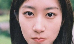 无眉吃瓜少女,揭秘校园里的独特风采