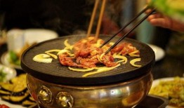 情侣吃烤肉爱吃瓜,情侣共享瓜果乐趣