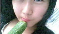 美女吃瓜被抓了