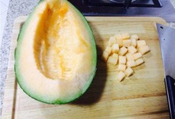 哈密瓜没有勺子怎么吃,哈密瓜的独特食用之道