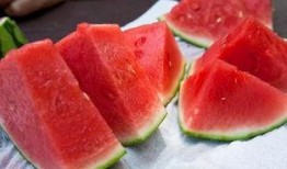 吃瓜有点糖,甜蜜滋味藏其中