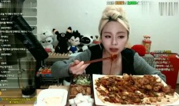 国外美女吃货吃哈密瓜,国外美女吃货的哈密瓜盛宴