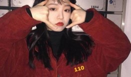 女生头像吃瓜红色衣服,揭秘头像背后的瓜香故事